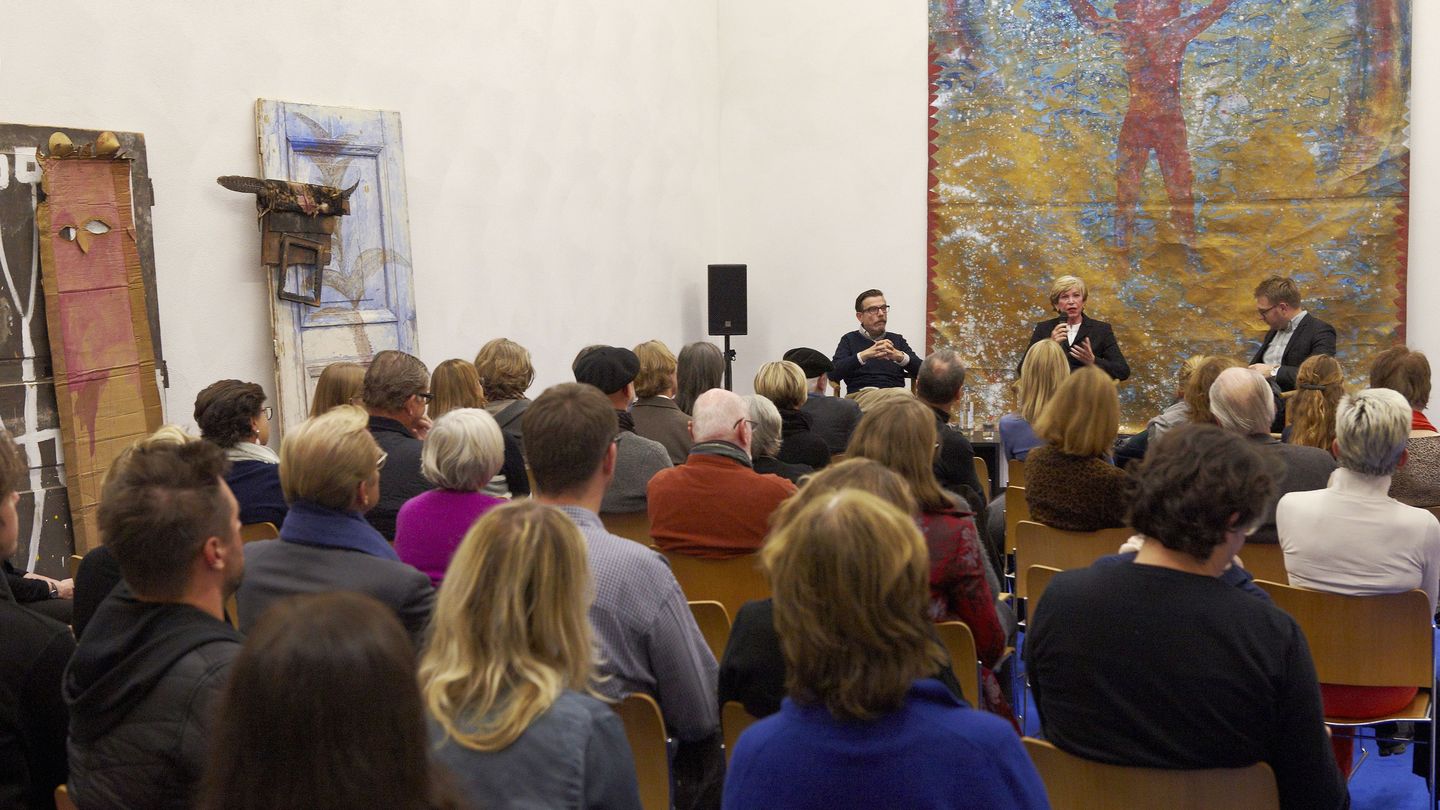 Panel discussion with audience in an exhibition room of the Sammlung Goetz
