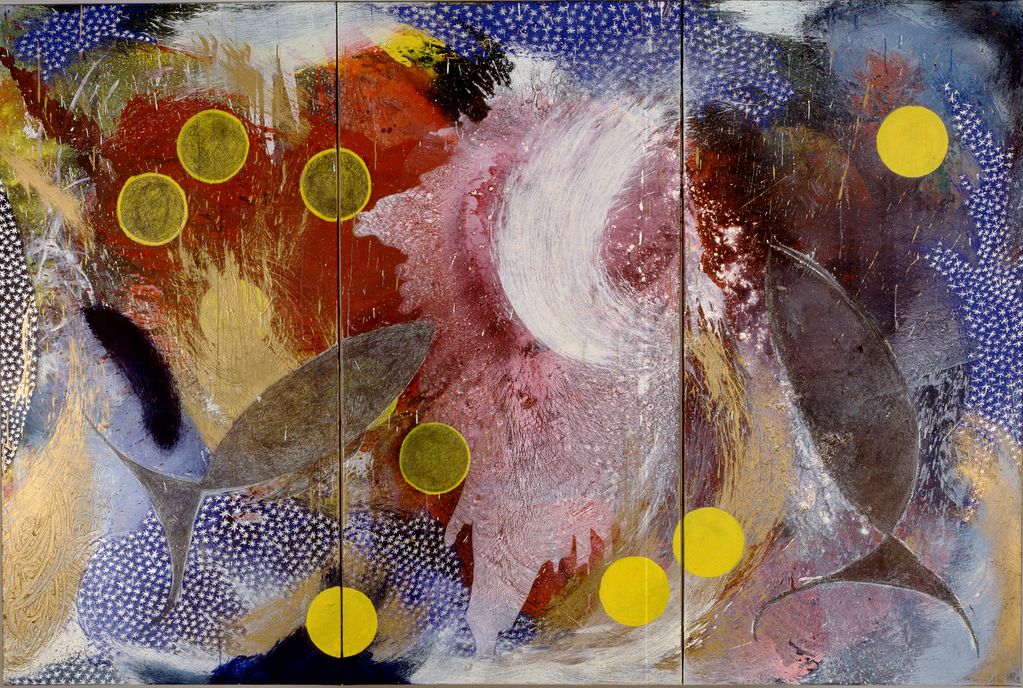 Tryptich of a partly abstract painting with fields of small white stars on a blue ground and yellow, sun-like circles as well as two greyish fish. Michael Buthe, Sammlung Goetz Munich