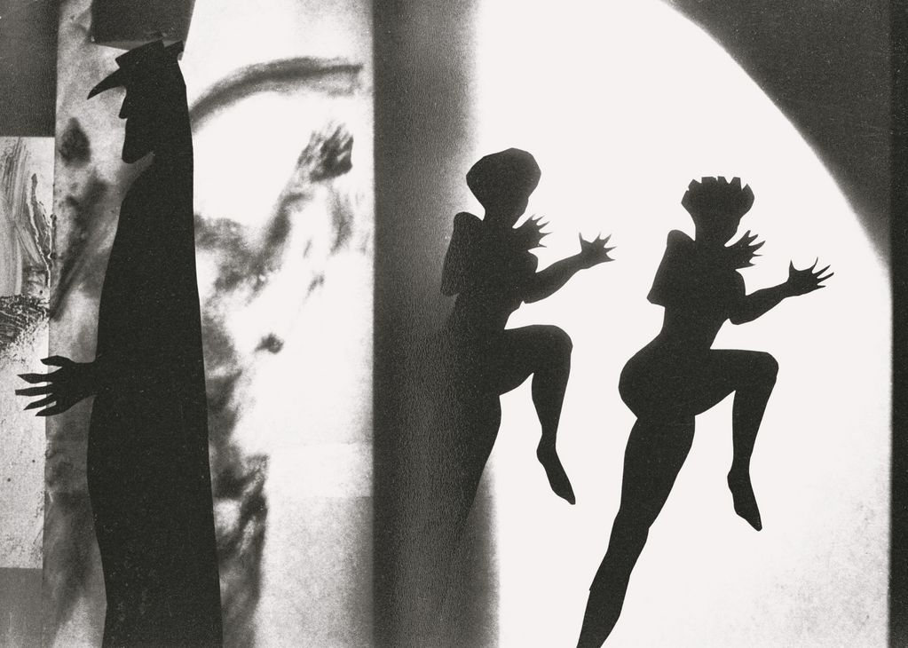 Video Still in black and white, on the right are two female black silhouettes in the same pose, on the left is a male shadowy figure. Jochen Kuhn, Sammlung Goetz Munich