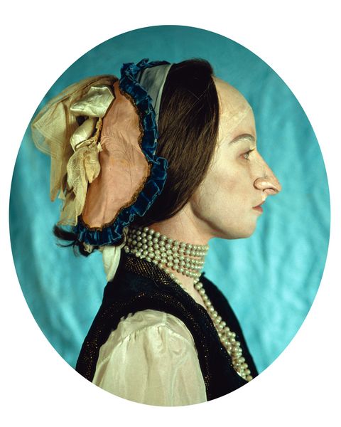 Self-portrait of the artist as a Renaissance profile portrait, in the style of Piero della Francesca. She wears a prosthetic nose, a brown hairpiece with headgear in Renaissance fashion, and a pearl necklace, light-coloured blouse and black waistcoat. Cindy Sherman, Sammlung Goetz Munich