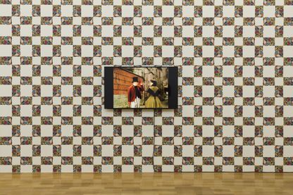 © Rodney Graham, photo: Thomas Dashuber Tapete mit Bildern im Schach-Muster