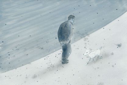 Video Still einer Zeichnung, die einen Mann im Anzug in Rückansicht zeigt, der einem weißem Hund über den Weg läuft. Francis Alÿs, Sammlung Goetz München