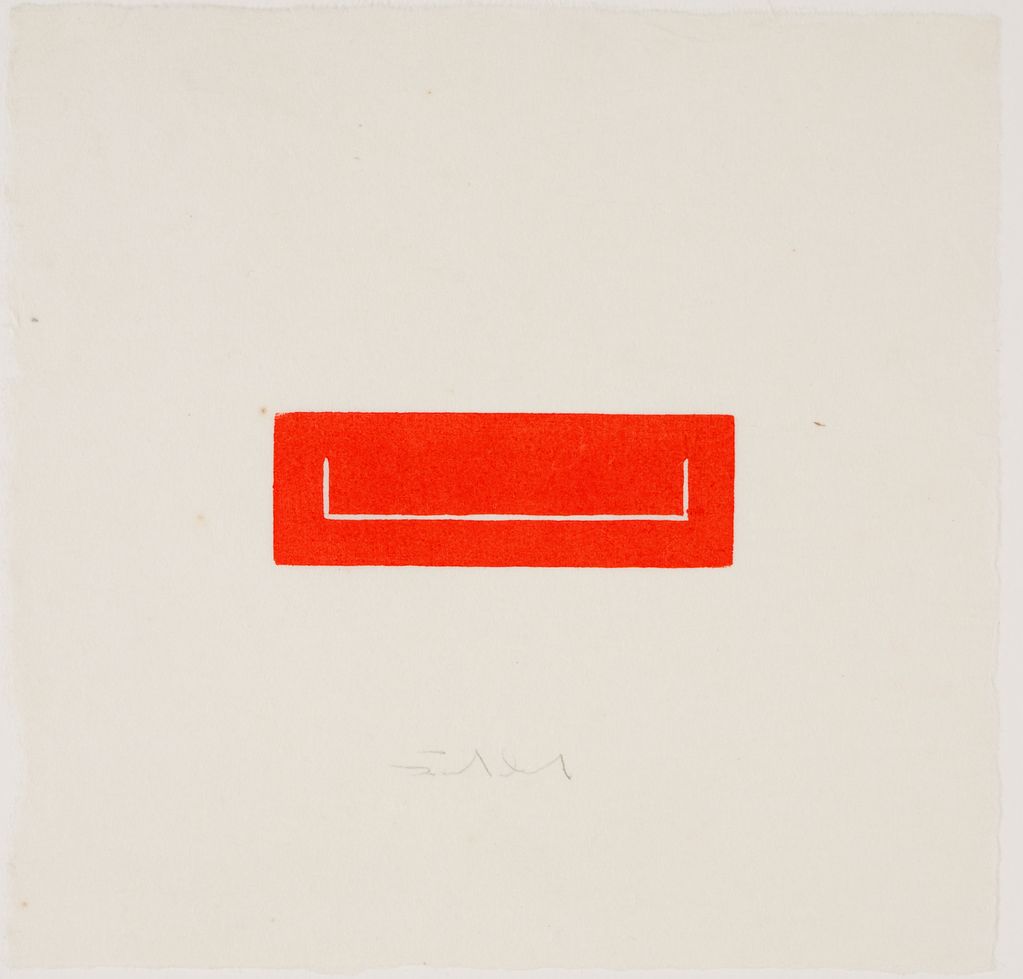 Holzstich mit rotem, horizontal ausgerichtetem Rechteck. Darin wurden 3 Seiten, wie eine Schale, weiß nachgezeichnet. Fred Sandback, Sammlung Goetz, München