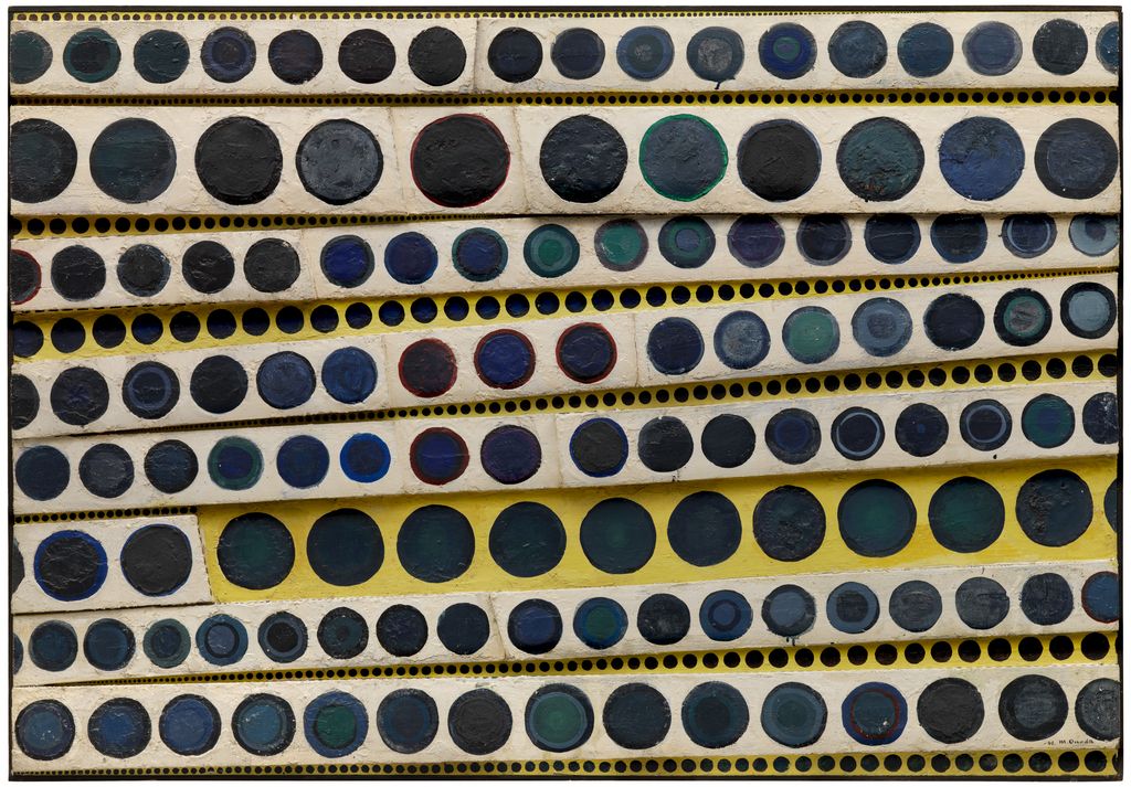 Mit blauen punkten bemalte Holzleisten auf Sperrholz, Minoru Onoda, Sammlung Goetz, München