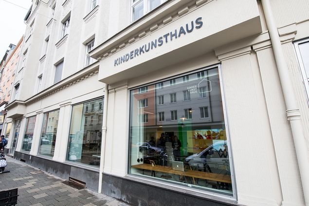 Die Fassade vom Kinderkunsthaus in Schwabing